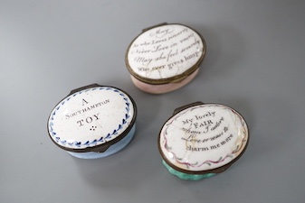 Three South Staffordshire enamel patch boxes, late 18th century, 4.3cm